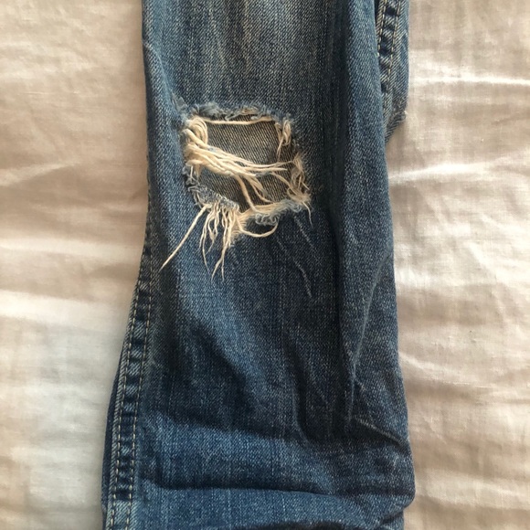 Levi’s Ripped Jeans - Picture 6 of 7